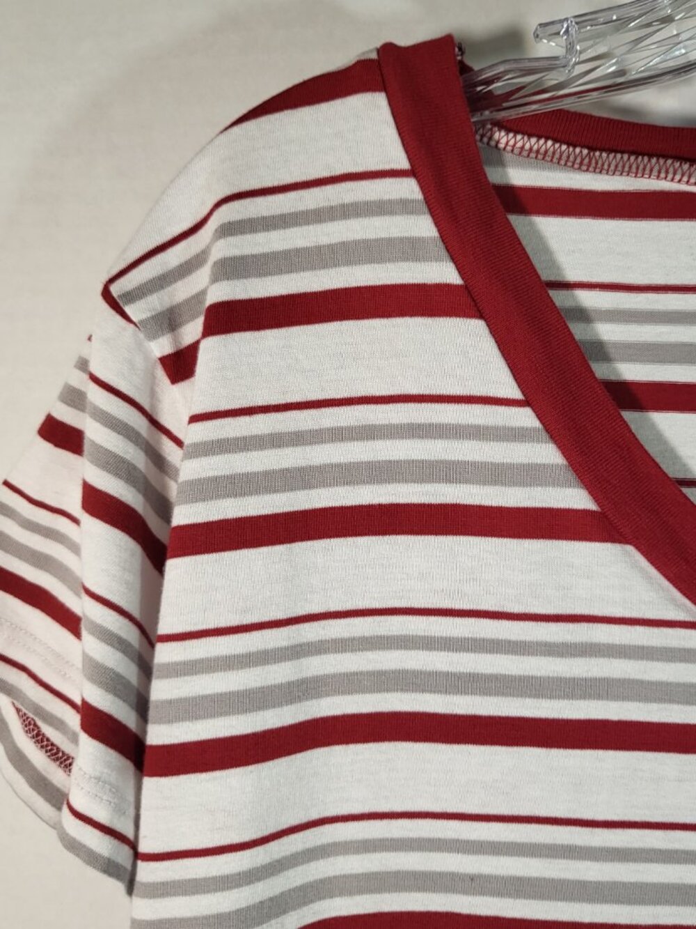 UG Apparel Woman's V Neck Arkansas Razorback T Shirt Size XL White w/Red Stripes - Picture 2 of 7